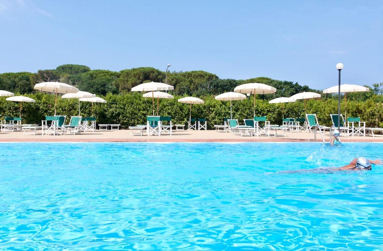 Isa-Apartments 4 Beds In Residence With Swimming-Pool In San Vincenzo, Just 600 Meters From The Sea Bagian luar foto