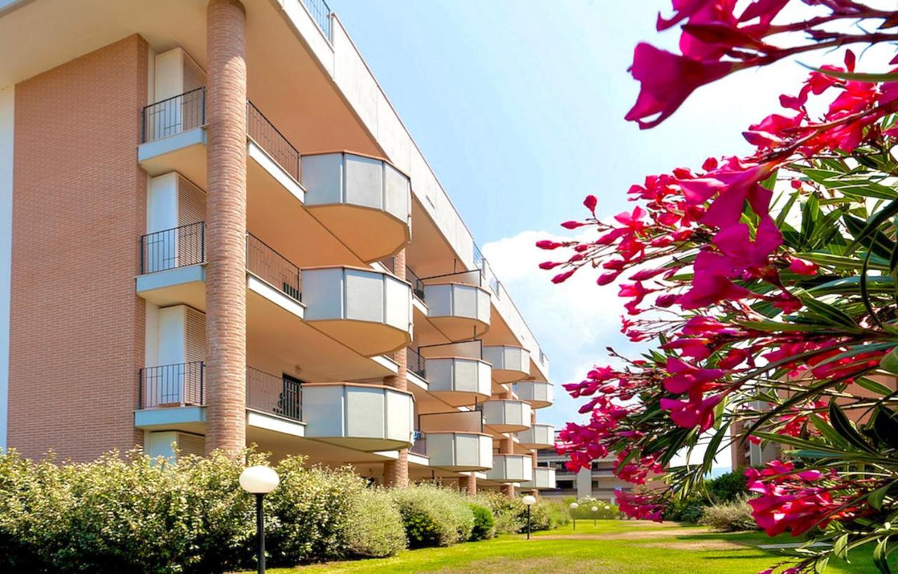 Isa-Apartments 4 Beds In Residence With Swimming-Pool In San Vincenzo, Just 600 Meters From The Sea Bagian luar foto