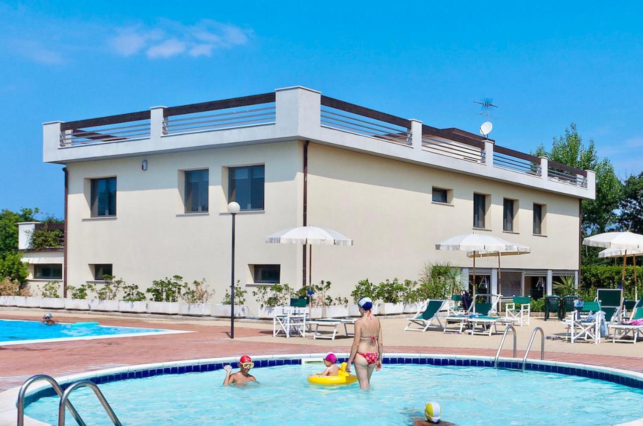 Isa-Apartments 4 Beds In Residence With Swimming-Pool In San Vincenzo, Just 600 Meters From The Sea Bagian luar foto